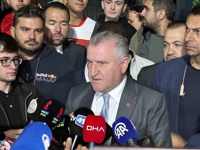Bakan Bak, Kocaeli’de Fransa’ya yenilen A Milli Takım’ın mücadelesinden memnun kaldı