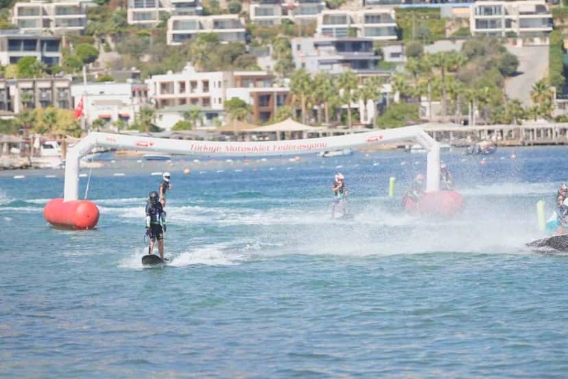 Bodrum'da Su Jeti ve MotoSurf Türkiye Şampiyonası'nda 83 sporcu mücadele etti