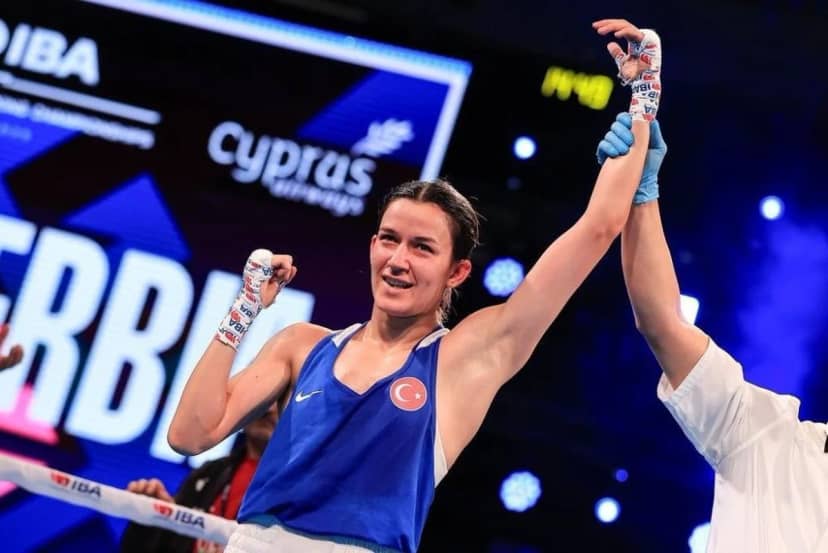 Boksör Hatice Akbaş, Avrupa Boks Şampiyonası'nda 51 kiloda altın madalya kazandı