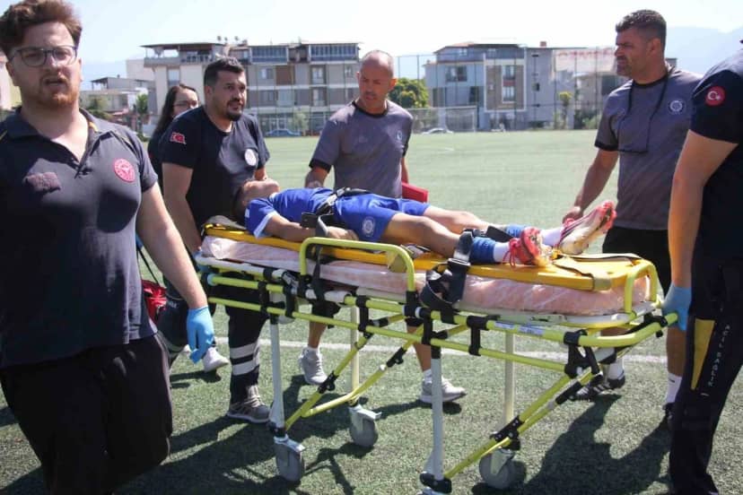 Denizli'de U14 maçında dili boğazına kaçan çocuk sporcu ilk müdahaleyle hayata döndü