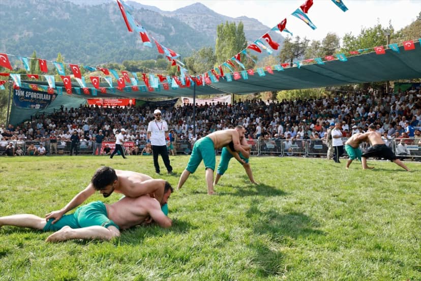 Kahramanmaraş'ta Kertmen Güreş Festivali'nde İbrahim Avcı altın madalya kazandı