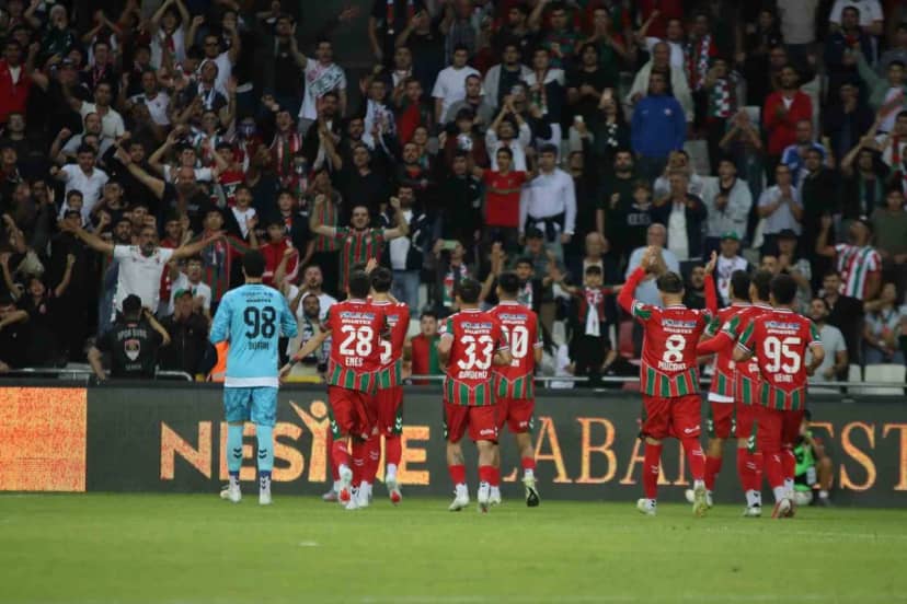 Karşıyaka 3. Lig 2. Grup'ta ilk 4 haftada galibiyet alamadı, Basatemür istifa etti