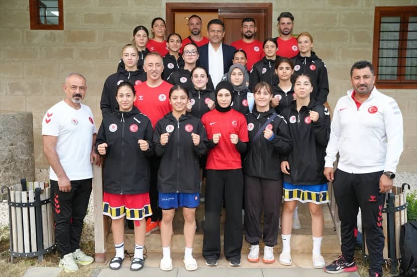 17 ve 19 Yaş Altı Boks Milli Takımı, şampiyonalar için Adana'da kampa girdi