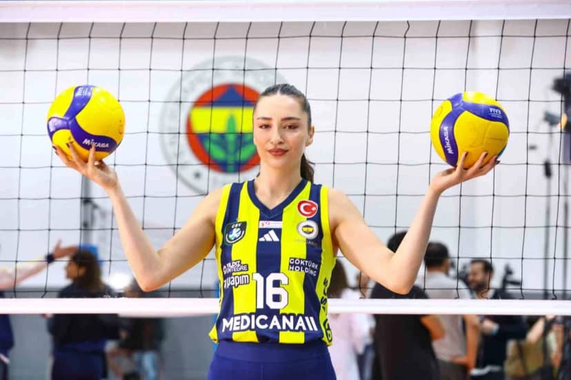 Fenerbahçe Medicana'nın yeni transferi Saliha Şahin, altın madalya hedefini anlattı