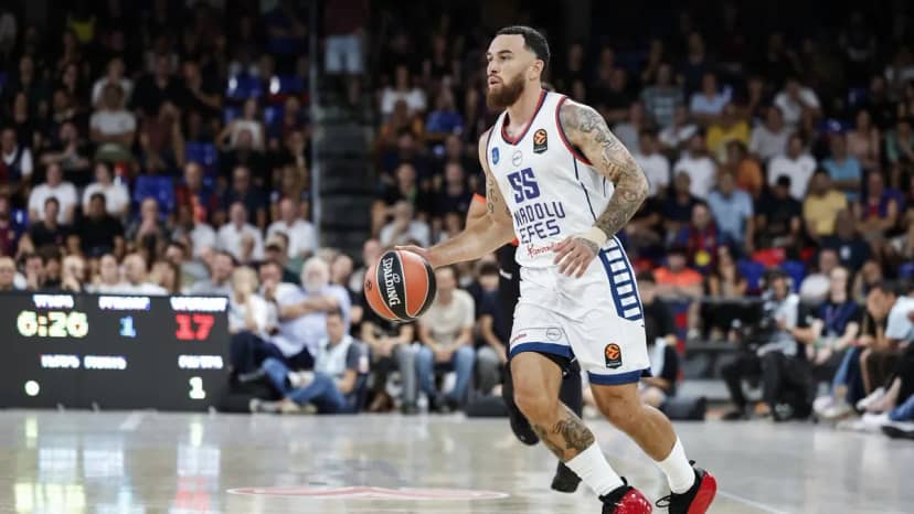 Anadolu Efes’te Mike James aşil tendonu ameliyatı oldu: 7-9 ay sahalardan uzak kalması bekleniyor