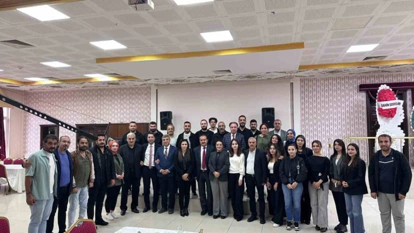 Elazığ'da spor basınıyla buluşan Kemal Çağlayan'a 58 numaralı forma hediye edildi