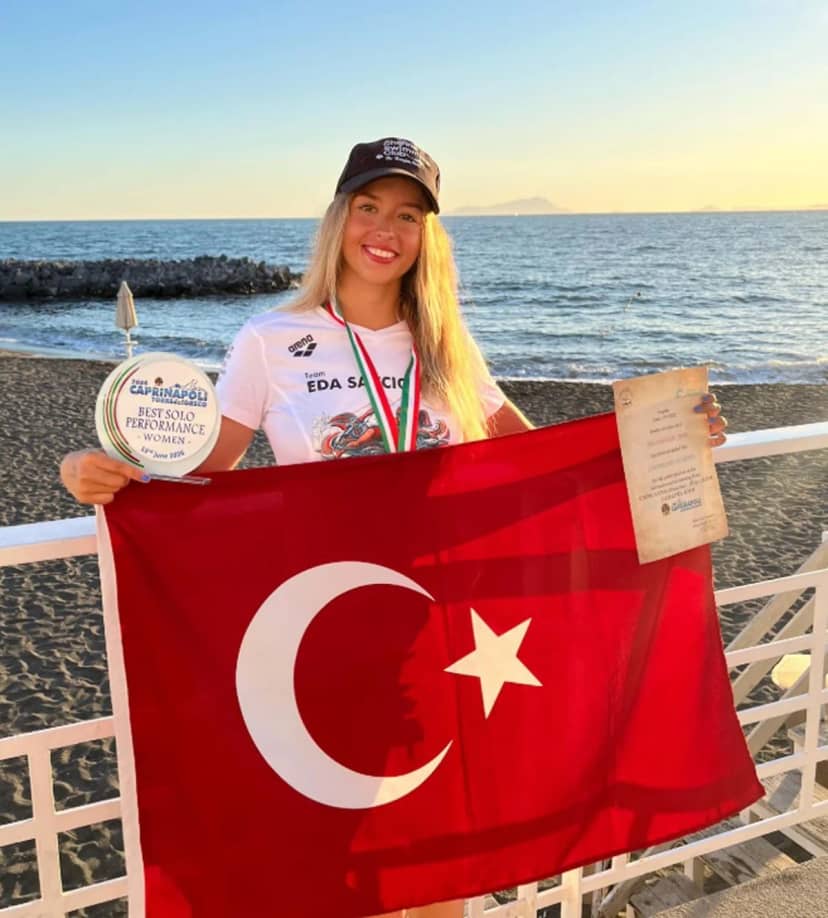 Eda Savcıgil, 32 kilometrelik Catalina Kanalı'nı iki rekorla tamamladı