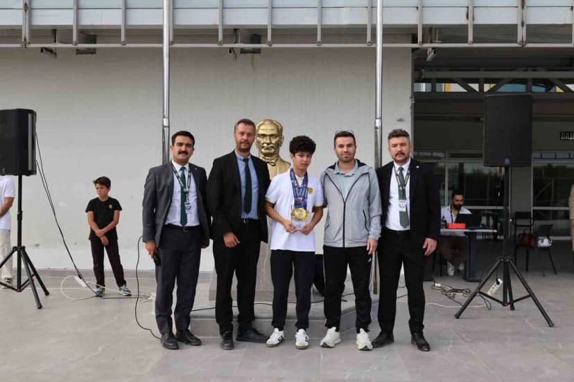 Milli masa tenisi sporcusu Rüzgar Alp Yalçınkaya, Hannover'de 4 altın madalya kazandı