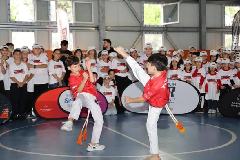 Samsun'da Avrupa Spor Haftası'nda Taflan İlkokulu'nda 300 öğrenci sporla buluştu