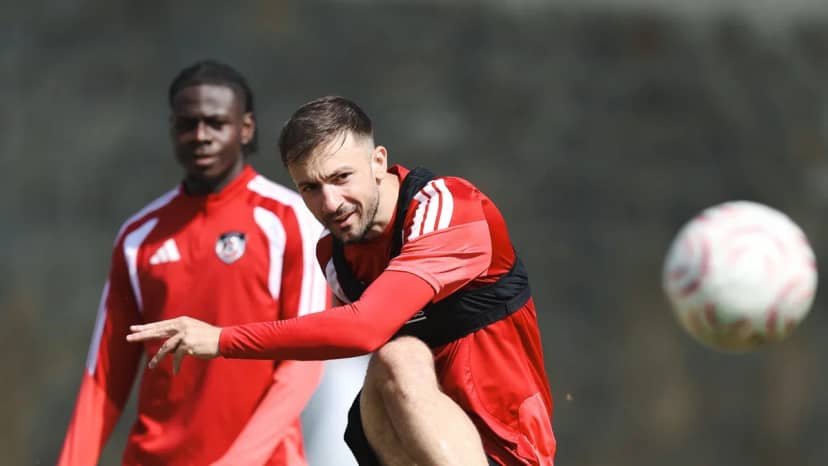 Gaziantep FK'li futbolcular taraftarlarla imza gününde buluştu