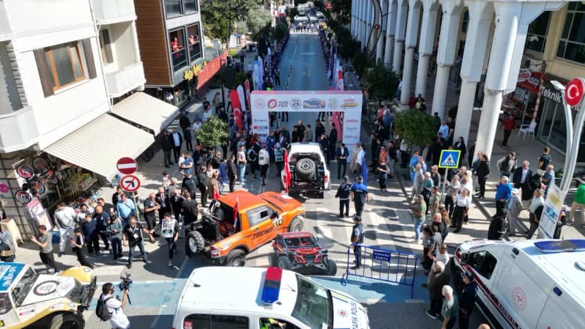 Türkiye Offroad Şampiyonası'nın final ayağı Sakarya'da seremonik startla başladı