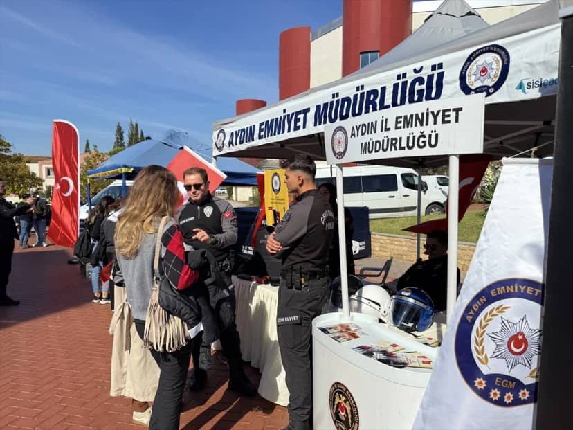 ADÜ'de öğrenci toplulukları tanıtım günleri kapsamında yeni üye kabulü yapıldı