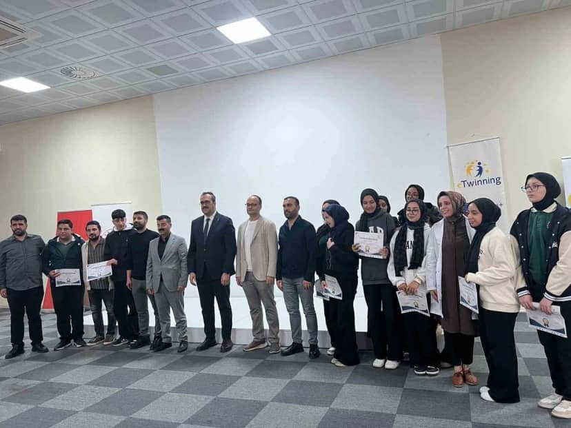 Bingöl Genç'te öğrencilere eTwinning projesi kapsamında e-güvenlik semineri verildi