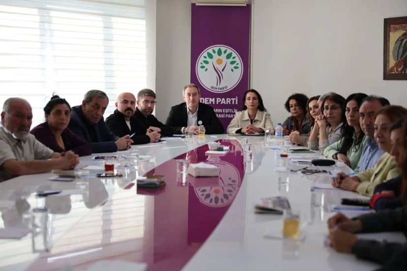 DEM Parti Eş Genel Başkanları HDK ve bileşen partileriyle Genel Merkez'de buluştu