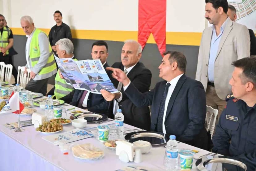 Diyarbakır Valisi Zorluoğlu, MOSTİM'de 2 bin 400 iş yerinin yapımını yerinde inceledi