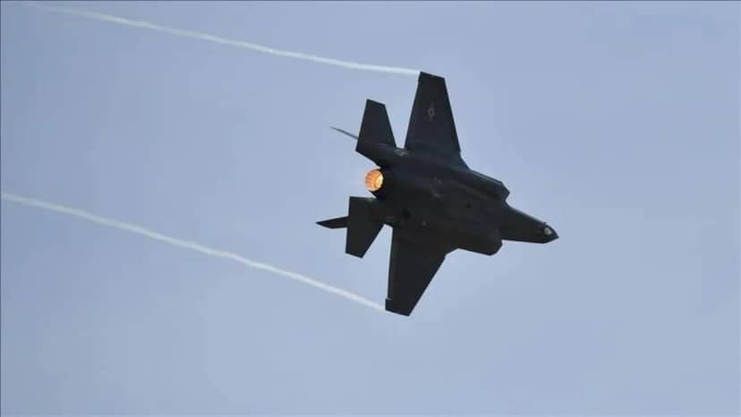 Fransız savaş uçağı yere çakıldı! Pilot öldü, diğer mürettebat üyesi aranıyor