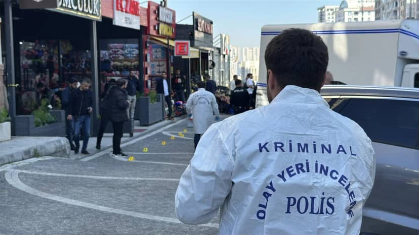 İstanbul Esenyurt'ta sıcak saatler! Kuyumcuya kurşun yağdırdı