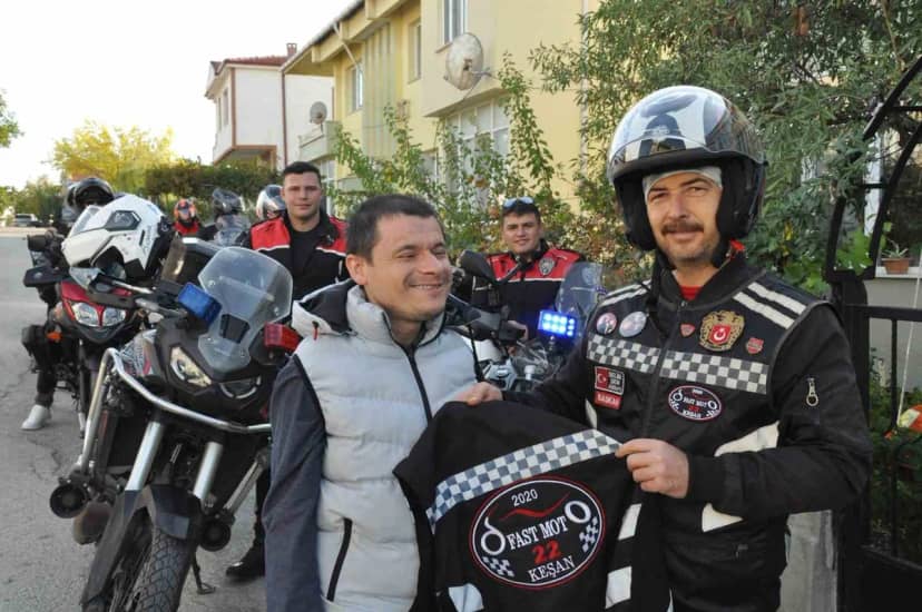 Keşan'da görme engelli Çalışkan motosiklet hayaline Yunus Timi'yle kavuştu