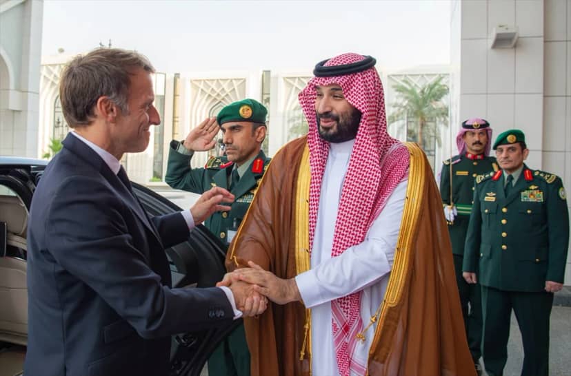 Macron, Körfez turunda Riyad'da Veliaht Prens Bin Selman'la görüştü