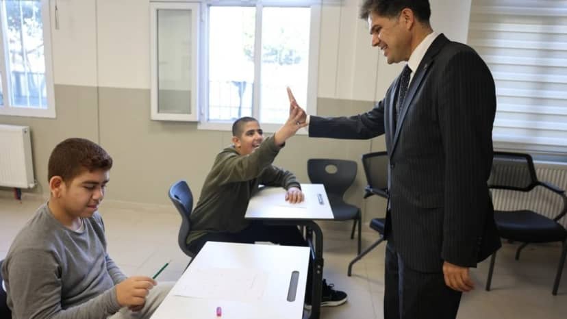Mersin İl Milli Eğitim Müdürü Özdemirci, Tarsus'taki özel eğitim okulunu ziyaret etti