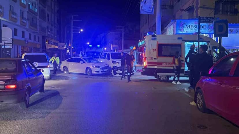 Osmaniye'de gece iki otomobilin çarpıştığı kazada 2 kişi yaralandı