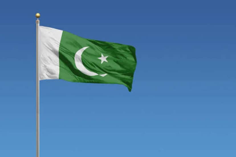 Pakistan'ın Pencap eyaletinde devrilen yolcu otobüsünde 10 kişi öldü, 32 yaralı