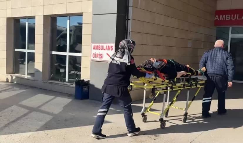 Tavşanlı-Emet karayolunda iki otomobil çarpıştı, 2 kişi hafif yaralandı