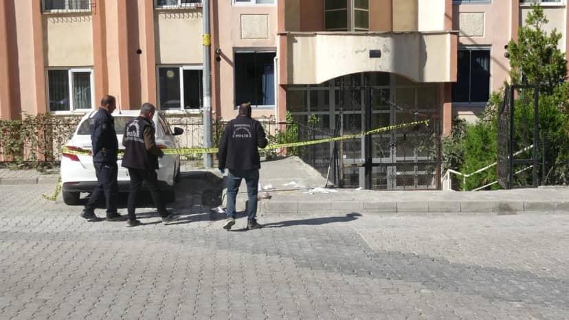 61 yaşındaki eşini bıçaklayarak öldürdü! Kaçışı ölümle bitti