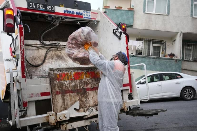 Az kalsın sofralarımıza gelecekti! İstanbul'da 15 ton bozulmuş et ele geçirildi
