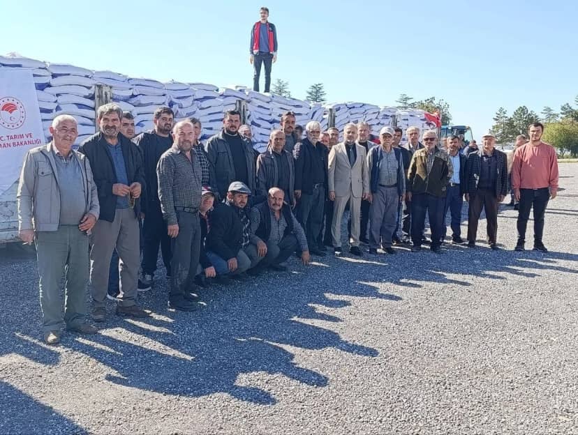Beyşehir ve Hüyük'te üreticilere 3 milyon 600 bin liralık mercimek tohumu dağıtıldı