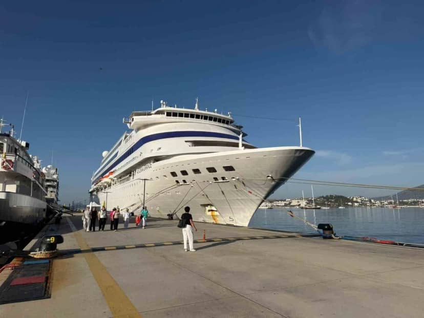 Bodrum Cruise Port'a aynı gün yanaşan üç kruvaziyerle ilçeye 650 yolcu geldi