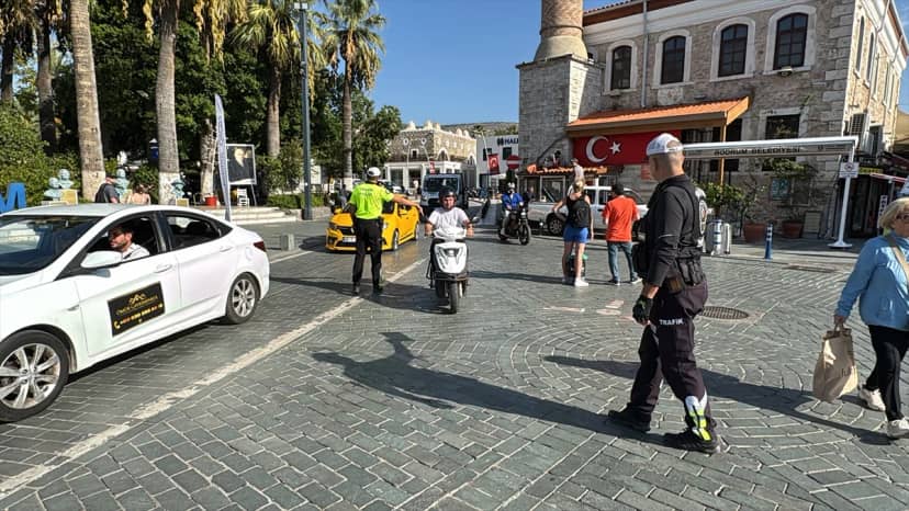 Bodrum'da 1 saatlik motosiklet denetiminde yaklaşık 500 bin lira ceza kesildi