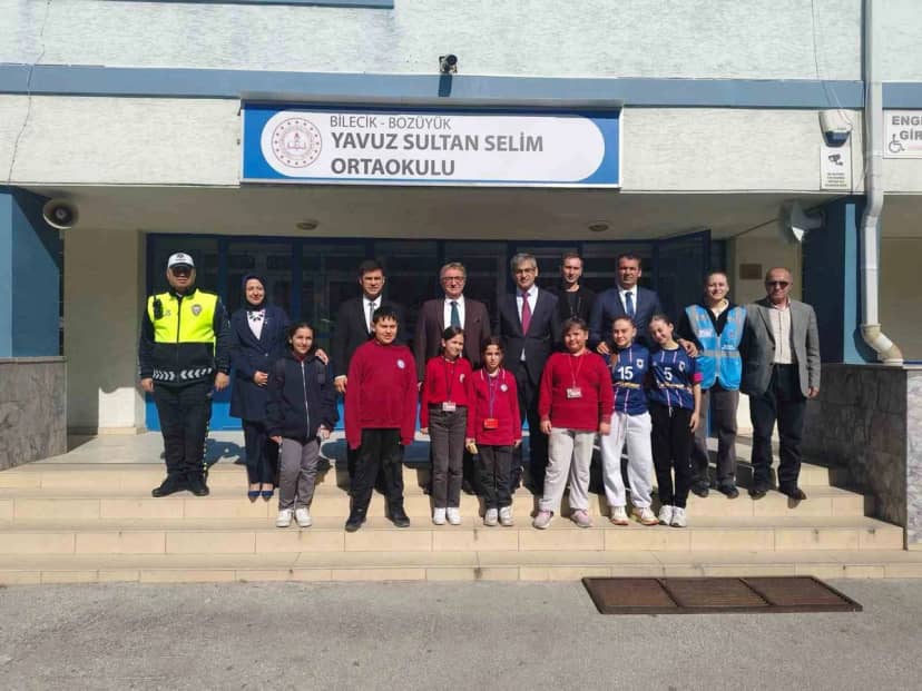 Bozüyük Kaymakamı Helvacı iki okulda öğretmen ve öğrencilerle görüştü
