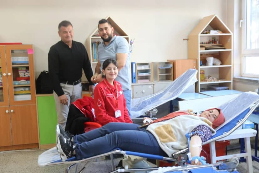 Çivril'de İsmail Özcan İlkokulu velileri bir günde 100 ünite kan bağışladı