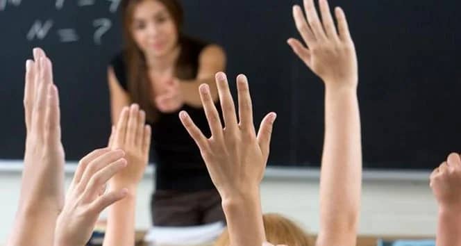 Dünya çare arıyor! Açığı başka mesleklerle kapatıyorlar: Öğretmen krizine yetersiz çözüm