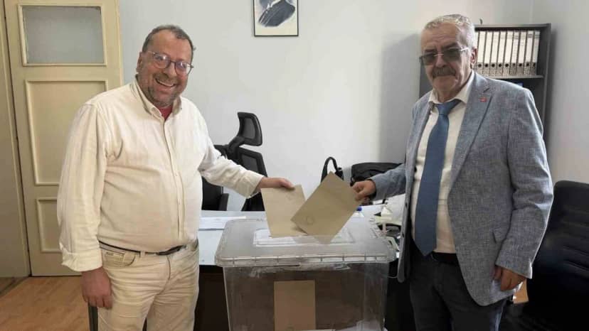 Edremit Ticaret Borsası'nda Özkan Kostak tek listeyle başkanlığa aday oldu