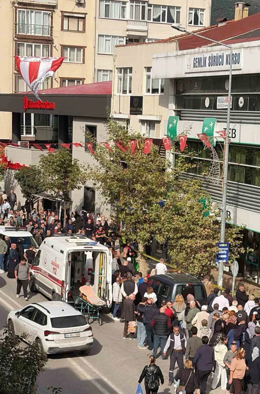 Gemlik'te bıçaklanan 4 aylık hamile kadın ve bebeği için tedavi başlatıldı
