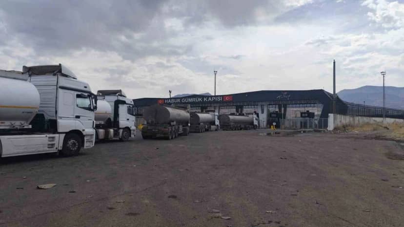 Habur'da tır şoförleri 1000 lira ödedikleri parktan çıkarılmaya tepki gösterdi