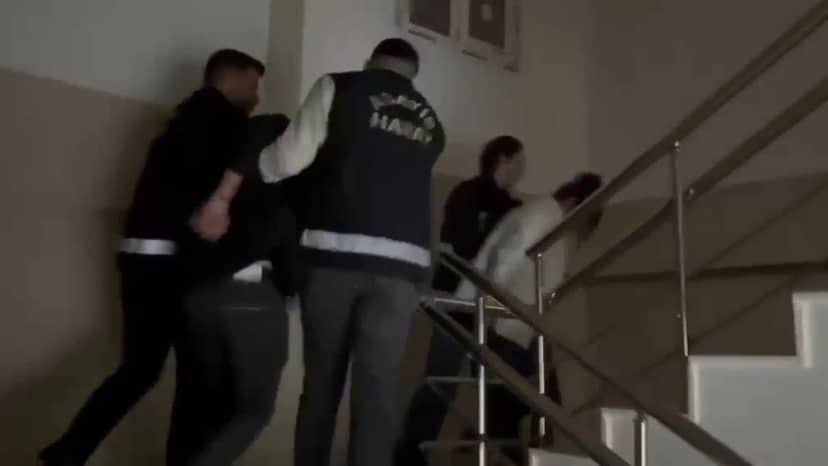 Hatay'da iş adamını 2 milyon TL borç iddiasıyla tehdit eden 2 şüpheli yakalandı