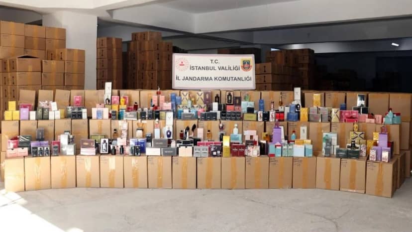 İstanbul'da dev sahte parfüm operasyonu! 120 bin şişe ve tonlarca esans ele geçirildi