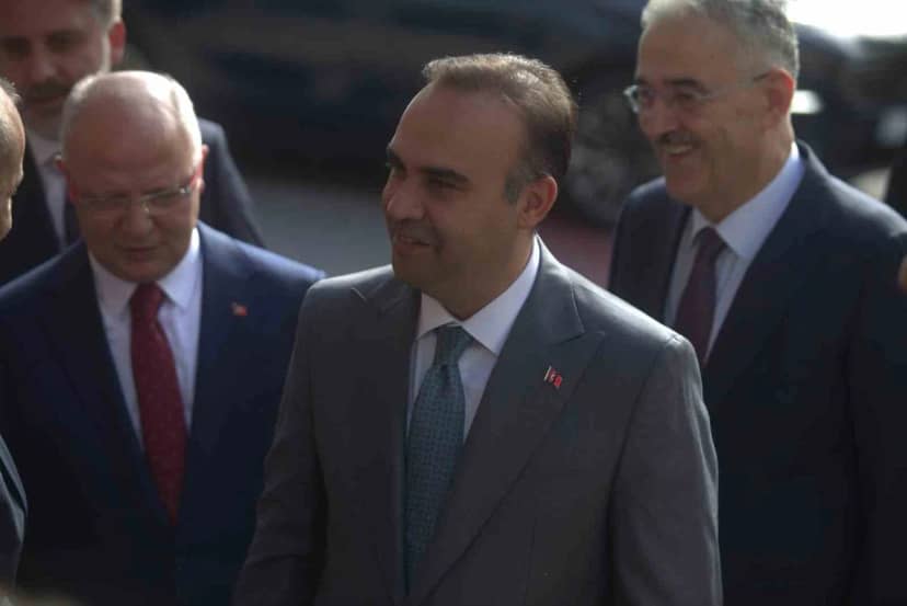 Kacır, Bursa'da 2027 hedefli yerli navigasyon ve Ay aracı projelerini anlattı