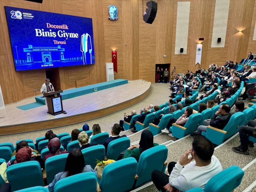 KAEÜ'de 95 akademisyen cübbe giyerek akademik başarı belgesini aldı