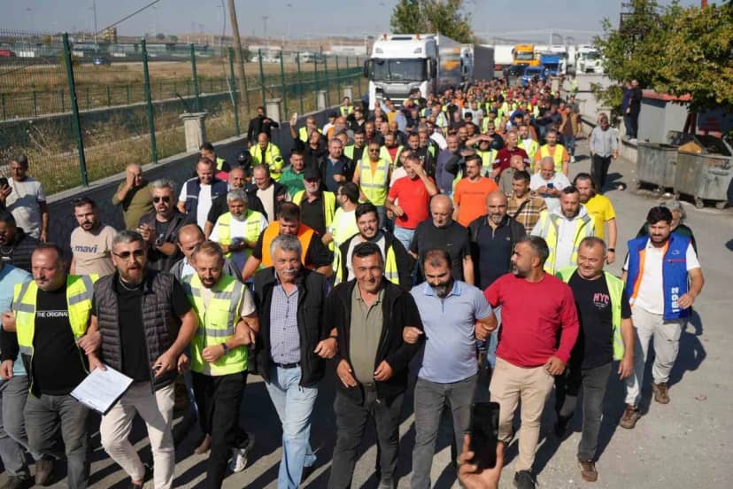 Kapıkule'de tır şoförleri Schengen vizesine oturma eylemiyle tepki gösterdi