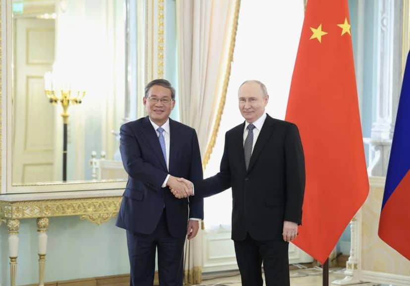 Li Qiang, St. Petersburg'da Putin ile görüşerek Çin-Rusya iş birliğine vurgu yaptı