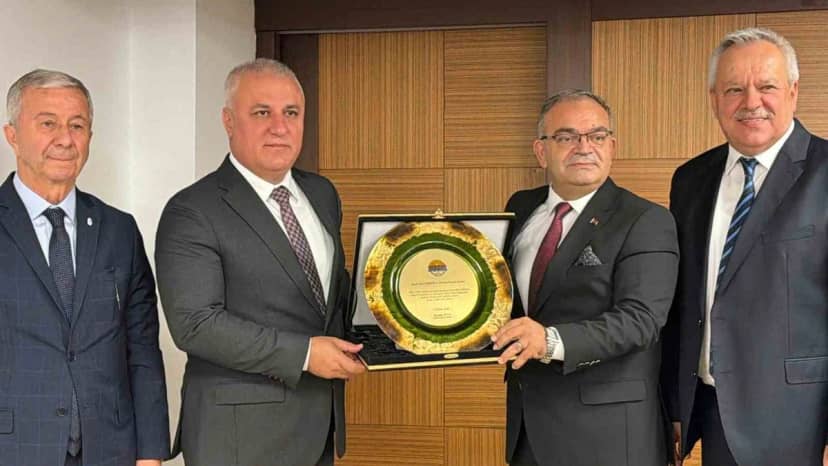 Mustafa Tuna, ALTSO Yönetim Kurulu Başkanlığını Eray Erdem'den devraldı