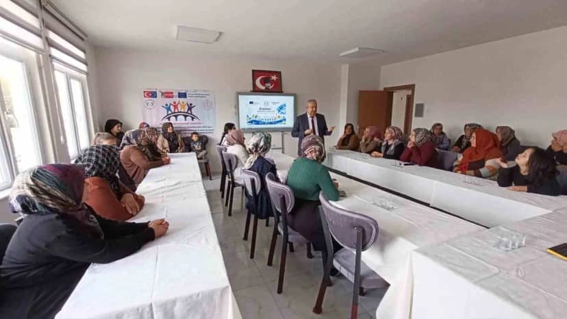Niğde Çiftlik'te Erasmus+ etkinliğinde kapsayıcı eğitim ve drama ele alındı