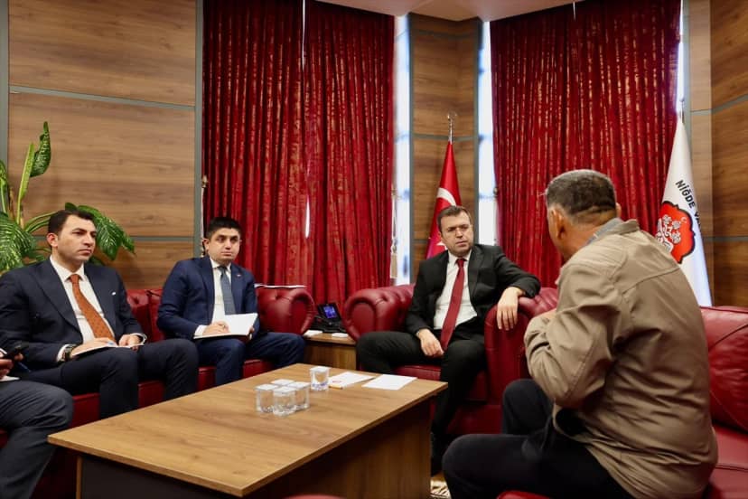 Niğde Valisi Akmeşe halk gününde sorunları dinledi, kurum müdürlerine talimat verdi