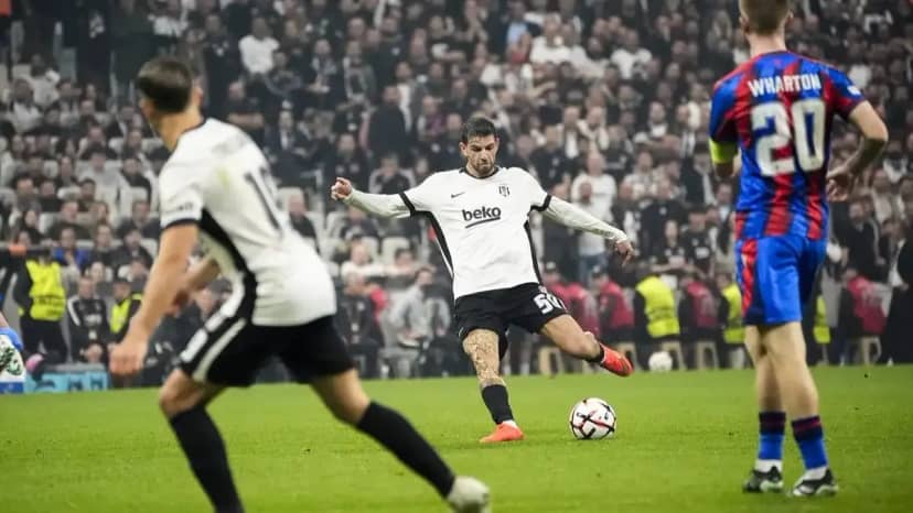 Ümit Akdağ Crystal Palace maçında direkt kırmızı kart gördü!