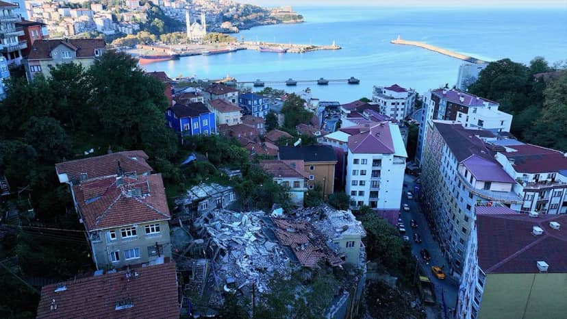 Zonguldak'ta 1 kişinin öldüğü faciada tehlike bitmedi! Sokaktaki binalar teker teker boşaltılıyor