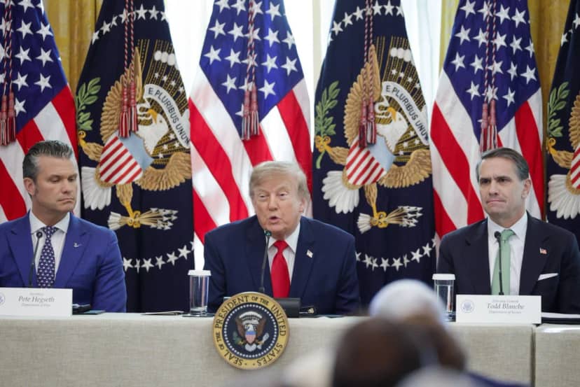 ABD'den İran’a iki farklı mesaj! Trump 'savaş' dedi, Beyaz Saray seçimleri işaret etti